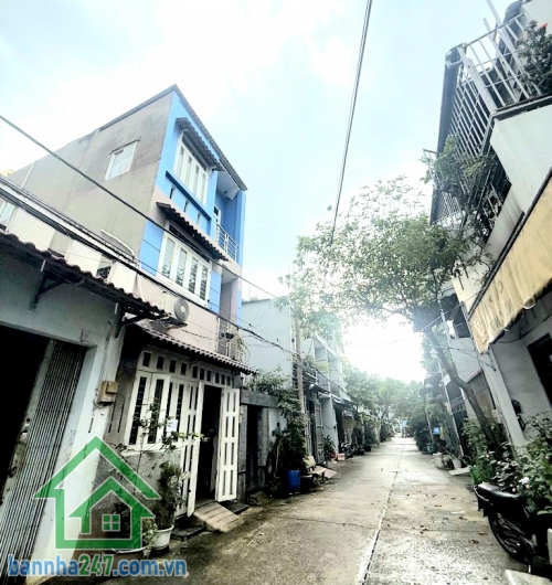 CHỈ 3,75 TỶ – NHÀ 3 TẦNG KIÊN CỐ – HẺM XE TẢI 7M THÔNG – GẦN AEON MALL – GIÁP TÂN PHÚ - DT: 32m² (3 tầng BTCT – 2PN, 2WC) Vị trí cực đẹp: vài bước ra Bình Long.