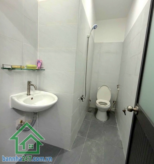 CHỈ 5,99 TỶ – KHU VIP VƯỜN LÀI – TÂN PHÚ - 1 BƯỚC RA MẶT TIỀN – XE HƠI THOÁNG – NHÀ 3 TẦNG - 3PN – 2WC Diện tích: 4 x 10m = 40m² – sổ vuông đẹp Kết cấu: 1 trệt Lửng Lầu Mob 0933144037