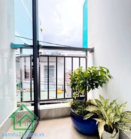 CHỈ 4,15 TỶ – NHÀ ĐẸP 2 TẦNG – HẺM THÔNG 3.5M – NGAY MÃ LÒ – LÊ VĂN QUỚI – GIÁP TÂN PHÚ  Vị trí cực đẹp: Hẻm thông 3.5m, khu dân cư an ninh, dân trí cao, cách Mã Lò – Lê Văn Quới vài bước chân, giáp Tân Phú, tiện ích xung quanh đầy đủ: chợ, trường học, ng