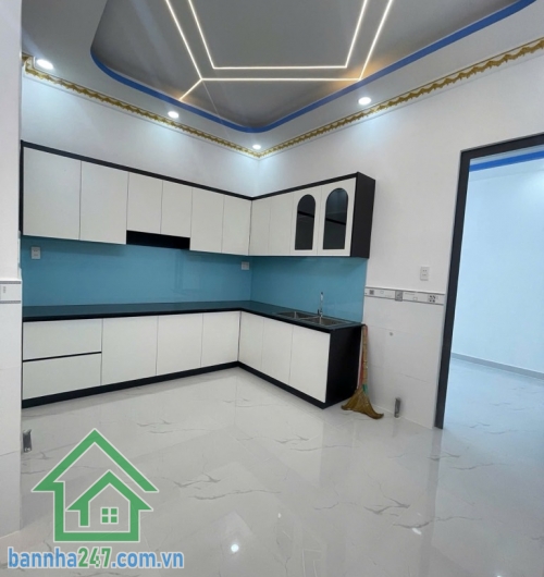 HIẾM – HẺM XE HƠI 7M THÔNG – LÊ VĂN QUỚI GIÁP TÂN PHÚ – 2 TẦNG – 60M² – CHỈ 5.75 TỶ * Nhà BTCT kiên cố: 1 trệt 1 lầu, ban công thoáng mát, giếng trời, gồm 3PN, 2WC.