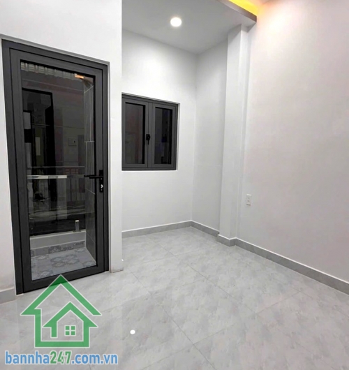CHỈ 3.179 TỶ – NHÀ 2 TẦNG GẦN CHỢ BÌNH LONG – HẺM 3M – GIÁP TÂN PHÚ – SỔ ĐẸP, HOÀN CÔNG ĐỦ * Diện tích: 3 x 8m – DTSD: 48m² * Kết cấu: 1 trệt 1 lầu, gồm 2PN + 2WC