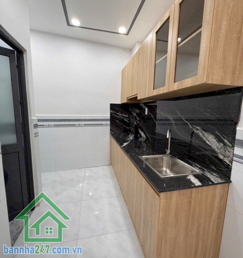 CHỈ 3.179 TỶ – NHÀ 2 TẦNG GẦN CHỢ BÌNH LONG – HẺM 3M – GIÁP TÂN PHÚ – SỔ ĐẸP, HOÀN CÔNG ĐỦ * Diện tích: 3 x 8m – DTSD: 48m² * Kết cấu: 1 trệt 1 lầu, gồm 2PN + 2WC