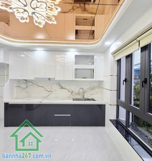 CHỈ 6,4 TỶ - NHÀ 5 TẦNG MỚI ĐẸP – FULL NỘI THẤT – HXH TRÁNH - NGAY LÊ VĂN QUỚI – KHU 4 XÃ – GIÁP Q6, Q11 Diện tích: 44m² (4 x 11m) – đất vuông vức, phong thủy phong thủy đẹp. Kết cấu: 1 trệt + 1 lửng + 3 lầu + sân thượng (5 tầng BTCT) - 5 PN - 5 WC, Phòng