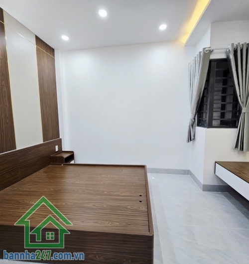 CHỈ 6,4 TỶ - NHÀ 5 TẦNG MỚI ĐẸP – FULL NỘI THẤT – HXH TRÁNH - NGAY LÊ VĂN QUỚI – KHU 4 XÃ – GIÁP Q6, Q11 Diện tích: 44m² (4 x 11m) – đất vuông vức, phong thủy phong thủy đẹp. Kết cấu: 1 trệt + 1 lửng + 3 lầu + sân thượng (5 tầng BTCT) - 5 PN - 5 WC, Phòng