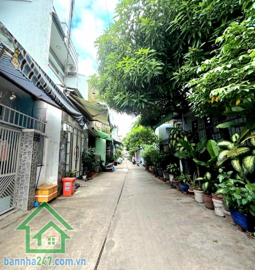 CHỈ 3,85 TỶ – NHÀ ĐẸP VÀO Ở NGAY – HXH 8M THÔNG – HƯƠNG LỘ 2 – GIÁP TÂN PHÚ – 38m² – SỔ ĐẸP HOÀN CÔNG ĐỦ Nhà 1 trệt 1 lửng, còn mới, dọn vào ở ngay DT: 38m²