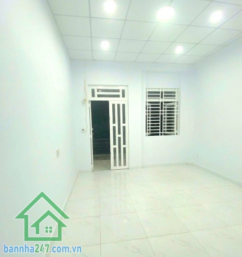 NHỈNH 5 TỶ – HẺM XE TẢI THÔNG – NHÀ MỚI ĐẸP 2 TẦNG BTCT DT 64m² (4x16)m – SỔ VUÔNG VỨC – HOÀN CÔNG ĐỦ – NGAY GÒ XOÀI – LÊ VĂN QUỚI – GIÁP TÂN PHÚ DT: 4 x 16m vuông vức – công nhận đủ. Kết cấu: 1 trệt – 1 lầu BTCT kiên cố • Phòng khách lớn để được ô tô 