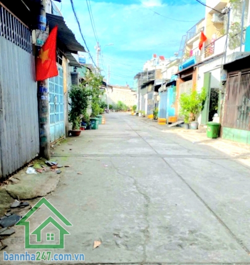 NHỈNH 5 TỶ – HẺM XE TẢI THÔNG – NHÀ MỚI ĐẸP 2 TẦNG BTCT DT 64m² (4x16)m – SỔ VUÔNG VỨC – HOÀN CÔNG ĐỦ – NGAY GÒ XOÀI – LÊ VĂN QUỚI – GIÁP TÂN PHÚ DT: 4 x 16m vuông vức – công nhận đủ. Kết cấu: 1 trệt – 1 lầu BTCT kiên cố • Phòng khách lớn để được ô tô 