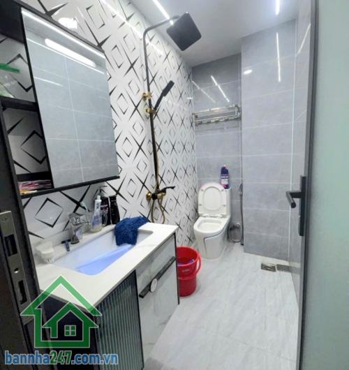 NHỈNH 6 TỶ - HẺM 6M HƯƠNG LỘ 2 – DT: 54m² (4 x 13.5)m - 5 TẦNG MỚI – NGAY NGÃ TƯ 4 XÃ – 4PN - 4WC Vị trí cực đẹp: Hẻm xe hơi 6m, thông thoáng – sát Ngã Tư 4 Xã