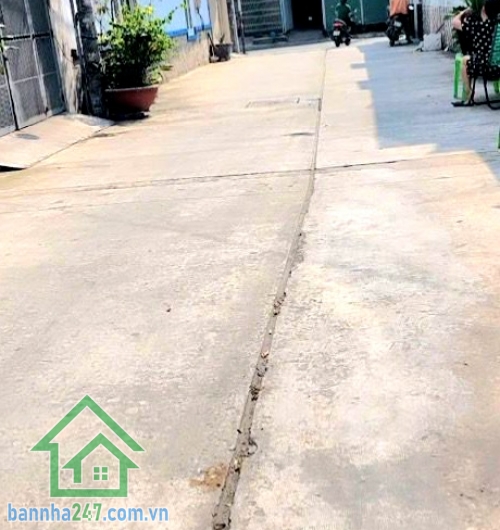 CHỈ 7,5 TỶ – HXH XE TẢI 8M THÔNG – SÁT MẶT TIỀN BÌNH LONG – GẦN AEON MALL - DT: 70M² (4X17)M - SHR Diện tích: ~70m² Hiện trạng: 1 trệt + 1 lầu – nhà xây kiên cố