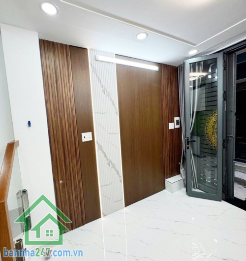 CHỈ 2,55 TỶ – NHÀ 3 TẦNG MỚI – KHU VIP BÌNH LONG Giáp Tân Phú – Ngay khu 4 Xã – Cách 1 căn ra MT lớn  Điểm mạnh cực hiếm trong tầm giá Vị trí đẹp – dân trí cao, khu vip gần Chợ Bình Long. Chỉ 1 căn ra mặt tiền đường lớn, giá trị tăng tốt. Hẻm xe hơi sát b