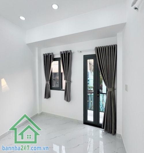 CHỈ 2,55 TỶ – NHÀ 3 TẦNG MỚI – KHU VIP BÌNH LONG Giáp Tân Phú – Ngay khu 4 Xã – Cách 1 căn ra MT lớn  Điểm mạnh cực hiếm trong tầm giá Vị trí đẹp – dân trí cao, khu vip gần Chợ Bình Long. Chỉ 1 căn ra mặt tiền đường lớn, giá trị tăng tốt. Hẻm xe hơi sát b