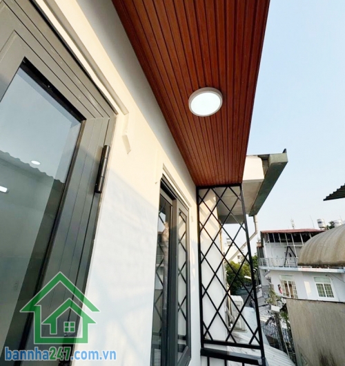 CHỈ 2,55 TỶ – NHÀ 3 TẦNG MỚI – KHU VIP BÌNH LONG Giáp Tân Phú – Ngay khu 4 Xã – Cách 1 căn ra MT lớn  Điểm mạnh cực hiếm trong tầm giá Vị trí đẹp – dân trí cao, khu vip gần Chợ Bình Long. Chỉ 1 căn ra mặt tiền đường lớn, giá trị tăng tốt. Hẻm xe hơi sát b