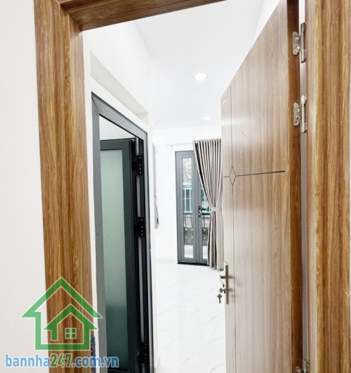 CHỈ 2,55 TỶ – NHÀ 3 TẦNG MỚI – KHU VIP BÌNH LONG Giáp Tân Phú – Ngay khu 4 Xã – Cách 1 căn ra MT lớn  Điểm mạnh cực hiếm trong tầm giá Vị trí đẹp – dân trí cao, khu vip gần Chợ Bình Long. Chỉ 1 căn ra mặt tiền đường lớn, giá trị tăng tốt. Hẻm xe hơi sát b