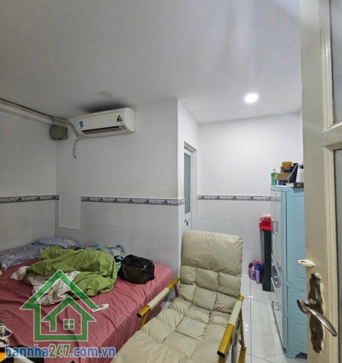 CHỈ HƠN 4 TỶ – NHÀ 3 TẦNG ĐẸP – HẺM 4M THOÁNG – NGAY HƯƠNG LỘ 2 – GIÁP TÂN PHÚ – DT 48M²- 3PN + 4WC. 