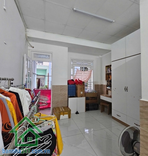 CHỈ HƠN 4 TỶ – NHÀ 3 TẦNG ĐẸP – HẺM 4M THOÁNG – NGAY HƯƠNG LỘ 2 – GIÁP TÂN PHÚ – DT 48M²- 3PN + 4WC. 