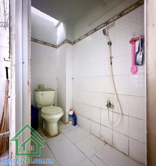 CHỈ 4.99 TỶ - HẺM XE TẢI 7M – LÊ VĂN QUỚI – GIÁP TÂN PHÚ – 48M² (DTSD 96M²) - 2 TẦNG BTCT – 3 PN, 2 WC. DT: 4 x 12m, xây dựng full – 2 tầng BTCT kiên cố, 3PN – 2 WC. 