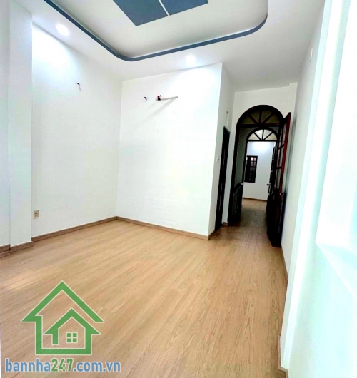CHỈ 7,4 TỶ - NGUYỄN LÂM – QUẬN 10 | KHU PHỐ ẨM THỰC SẦM UẤT - DT: 34M² - 4 TẦNG - 5 PN – 5 WC * Ngay Nguyễn Lâm – khu phố ẩm thực nhộn nhịp * Hẻm thông, chỉ 10m ra mặt tiền. Khu dân cư hiện hữu, ở – kinh doanh – cho thuê đều tốt