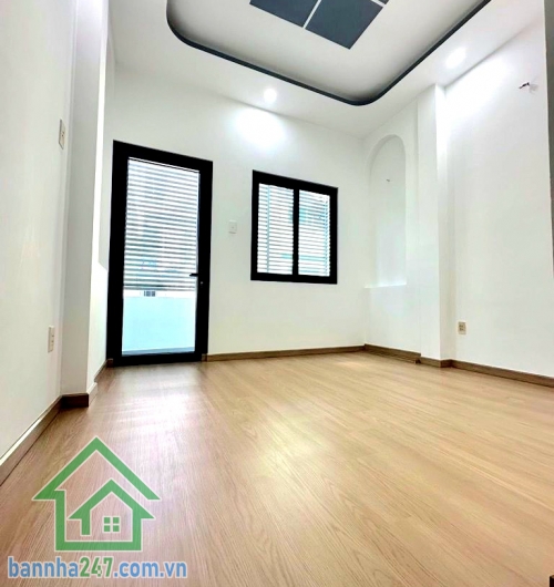 CHỈ 7,4 TỶ - NGUYỄN LÂM – QUẬN 10 | KHU PHỐ ẨM THỰC SẦM UẤT - DT: 34M² - 4 TẦNG - 5 PN – 5 WC * Ngay Nguyễn Lâm – khu phố ẩm thực nhộn nhịp * Hẻm thông, chỉ 10m ra mặt tiền. Khu dân cư hiện hữu, ở – kinh doanh – cho thuê đều tốt