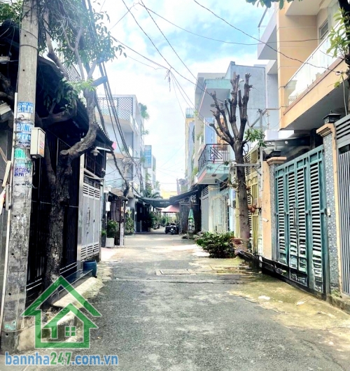 CHỈ 7,6 TỶ - HXH GÒ XOÀI – DT: (4 x 17)m - NHÀ 5 TẦNG BTCT – 4PN 4WC – CÁCH MẶT TIỀN 10M Diện tích: 4 x 17m – vuông vức Kết cấu: 1 trệt + 3 lầu + sân thượng