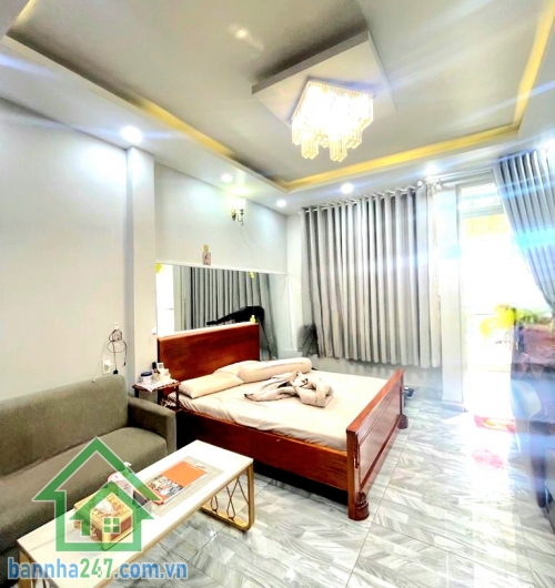 CHỈ 7,6 TỶ - HXH GÒ XOÀI – DT: (4 x 17)m - NHÀ 5 TẦNG BTCT – 4PN 4WC – CÁCH MẶT TIỀN 10M Diện tích: 4 x 17m – vuông vức Kết cấu: 1 trệt + 3 lầu + sân thượng