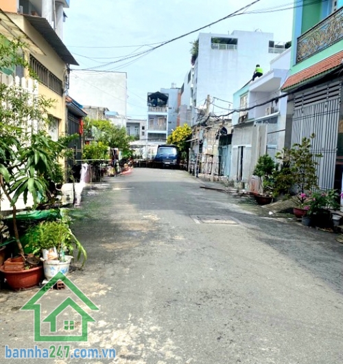 CHỈ 4.85 TỶ – MTKD ĐƯỜNG 8M – SỔ VUÔNG – GẦN NGÃ TƯ BỐN XÃ - 48m² (4x 12) NHÀ CŨ TIỆN XÂY MỚI DT: 4 x 12m – trệt lửng, có 1PN, bếp, phòng khách đầy đủ Có thể xây mới: trệt, lửng, 2 lầu, sân thượng