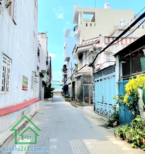 CHỈ 4.85 TỶ – MTKD ĐƯỜNG 8M – SỔ VUÔNG – GẦN NGÃ TƯ BỐN XÃ - 48m² (4x 12) NHÀ CŨ TIỆN XÂY MỚI DT: 4 x 12m – trệt lửng, có 1PN, bếp, phòng khách đầy đủ Có thể xây mới: trệt, lửng, 2 lầu, sân thượng