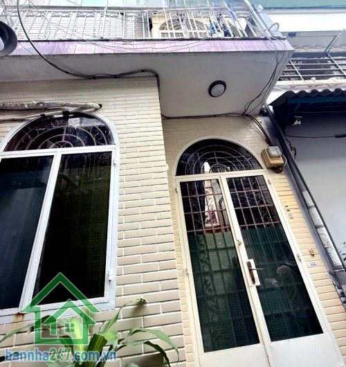SIÊU PHẨM TÂN BÌNH – NGAY CHỢ PHẠM VĂN HAI – 2 TẦNG – DTSD 40M² – CHỈ 3,2 TỶ Vị trí vàng Tân Bình, hẻm xe hơi, gần mặt tiền – đi bộ 1 phút ra chợ Phạm Văn Hai