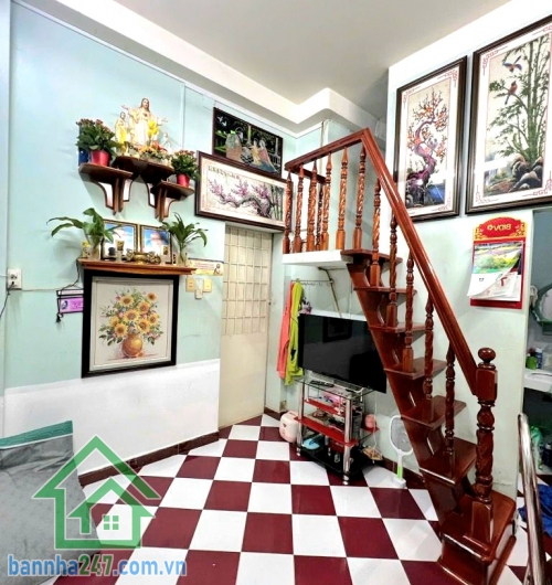 SIÊU PHẨM TÂN BÌNH – NGAY CHỢ PHẠM VĂN HAI – 2 TẦNG – DTSD 40M² – CHỈ 3,2 TỶ Vị trí vàng Tân Bình, hẻm xe hơi, gần mặt tiền – đi bộ 1 phút ra chợ Phạm Văn Hai