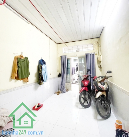 CHỈ 3 TỶ – NHÀ ĐẸP 3 TẦNG – GIÁP KHU BẮC HẢI – GẦN HẺM XE HƠI – SỔ RIÊNG NỞ HẬU TÀI LỘC - 2 PN, 2 WC Vị trí đắc địa: Giáp Quận 10, sát khu Bắc Hải – khu dân cư, khu dân cư sầm uất, an ninh.
