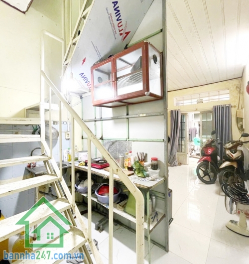 CHỈ 3 TỶ – NHÀ ĐẸP 3 TẦNG – GIÁP KHU BẮC HẢI – GẦN HẺM XE HƠI – SỔ RIÊNG NỞ HẬU TÀI LỘC - 2 PN, 2 WC Vị trí đắc địa: Giáp Quận 10, sát khu Bắc Hải – khu dân cư, khu dân cư sầm uất, an ninh.