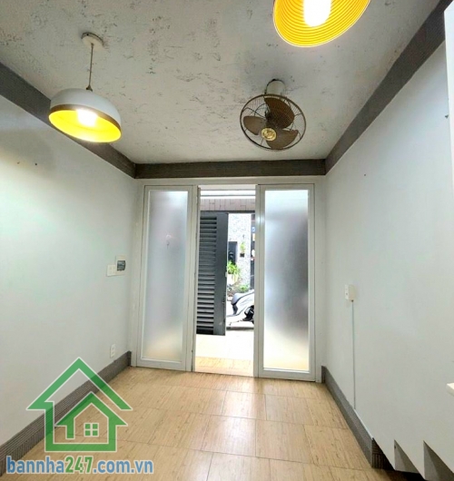 CHỈ 8,7 TỶ – TRUNG TÂM TÂN PHÚ – GẦN NHÀ THỜ TÂN HƯƠNG - HẺM Ô TÔ NGỦ TRONG NHÀ – GẦN MẶT TIỀN – 76M² - 3PN – 3WC Diện tích: 76m² – Sổ vuông A4 - Kết cấu: 3 tầng.