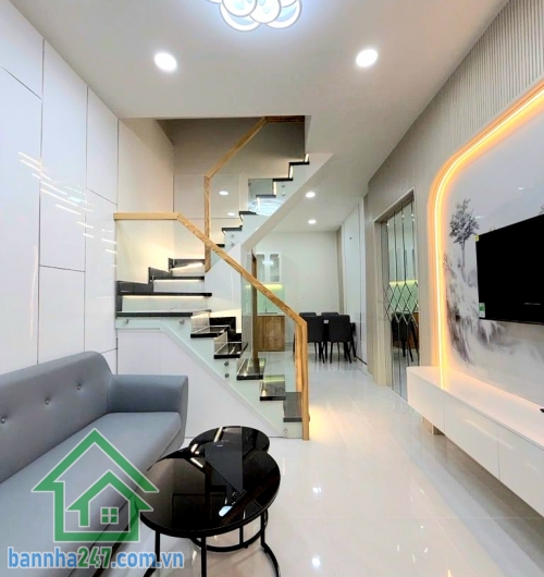 CHỈ 4,4 TỶ – SIÊU PHẨM NHÀ ĐẸP ĐÓN TẾT - KẾ BÊN BÀU CÁT – TÂN BÌNH – HẺM XE HƠI ĐỔ CỔNG - 2PN – 2WC (có thể làm 3PN) Diện tích: 24m² – nở hậu tài lộc Kết cấu: 2 tầng kiên cố. Công năng: 2PN – 2WC (có thể làm 3PN)