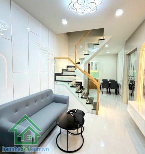 CHỈ 4,4 TỶ – SIÊU PHẨM NHÀ ĐẸP ĐÓN TẾT - KẾ BÊN BÀU CÁT – TÂN BÌNH – HẺM XE HƠI ĐỔ CỔNG - 2PN – 2WC (có thể làm 3PN) Diện tích: 24m² – nở hậu tài lộc Kết cấu: 2 tầng kiên cố. Công năng: 2PN – 2WC (có thể làm 3PN)
