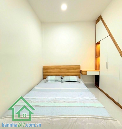 CHỈ 4,4 TỶ – SIÊU PHẨM NHÀ ĐẸP ĐÓN TẾT - KẾ BÊN BÀU CÁT – TÂN BÌNH – HẺM XE HƠI ĐỔ CỔNG - 2PN – 2WC (có thể làm 3PN) Diện tích: 24m² – nở hậu tài lộc Kết cấu: 2 tầng kiên cố. Công năng: 2PN – 2WC (có thể làm 3PN)