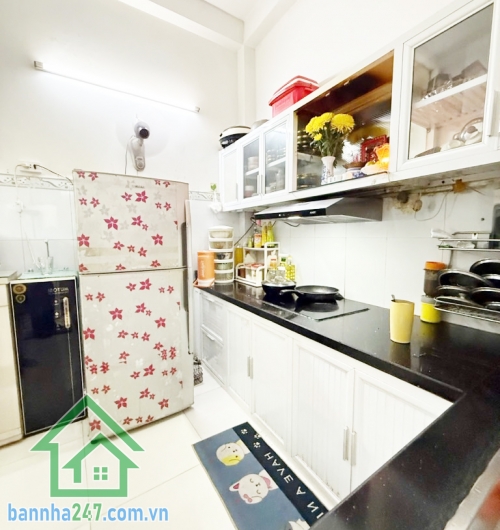 CHỈ 6,8 TỶ – NHÀ ĐẸP LẠC LONG QUÂN – TÂN BÌNH – HXH ĐỔ CỬA – 3 TẦNG BTCT – 55M² – NỞ HẬU TÀI LỘC - 4PN, 3WC Vị trí đắc địa: Trung tâm Tân Bình, gần chợ vải Tân Bình, giáp Quận 11 – Tân Phú – Quận 10, gần BV Thống Nhất, sân bay, nhà ga T3, trường học, tiện