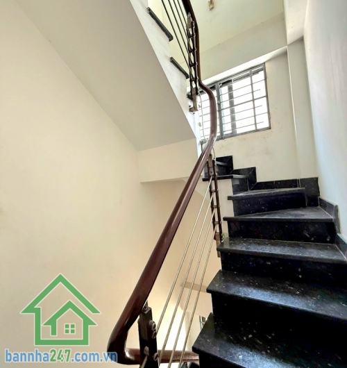 CHỈ 4,3 TỶ – NHÀ 4 TẦNG BTCT – LŨY BÁN BÍCH – TÂN PHÚ - DT: 27² (DT SÀN 81M²) - 3PN - 3WC * Diện tích: 27m² – sổ vuông A4 * Diện tích sàn: 81m² * Kết cấu: 4 tầng BTCT chắc chắn* 3PN – 3 WC * Hẻm xe hơi đổ cửa, 2 mặt hẻm thoáng mát