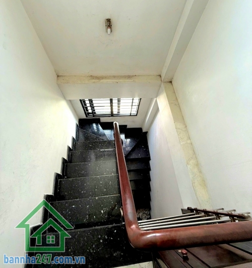 CHỈ 4,3 TỶ – NHÀ 4 TẦNG BTCT – LŨY BÁN BÍCH – TÂN PHÚ - DT: 27² (DT SÀN 81M²) - 3PN - 3WC * Diện tích: 27m² – sổ vuông A4 * Diện tích sàn: 81m² * Kết cấu: 4 tầng BTCT chắc chắn* 3PN – 3 WC * Hẻm xe hơi đổ cửa, 2 mặt hẻm thoáng mát