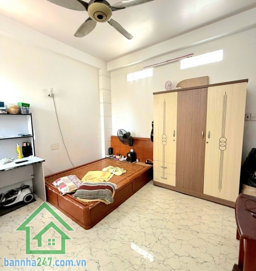 CHỈ 4,3 TỶ – NHÀ 4 TẦNG BTCT – LŨY BÁN BÍCH – TÂN PHÚ - DT: 27² (DT SÀN 81M²) - 3PN - 3WC * Diện tích: 27m² – sổ vuông A4 * Diện tích sàn: 81m² * Kết cấu: 4 tầng BTCT chắc chắn* 3PN – 3 WC * Hẻm xe hơi đổ cửa, 2 mặt hẻm thoáng mát