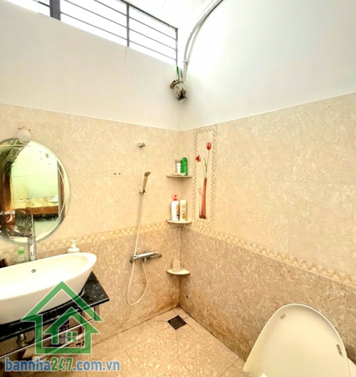 CHỈ 4,3 TỶ – NHÀ 4 TẦNG BTCT – LŨY BÁN BÍCH – TÂN PHÚ - DT: 27² (DT SÀN 81M²) - 3PN - 3WC * Diện tích: 27m² – sổ vuông A4 * Diện tích sàn: 81m² * Kết cấu: 4 tầng BTCT chắc chắn* 3PN – 3 WC * Hẻm xe hơi đổ cửa, 2 mặt hẻm thoáng mát