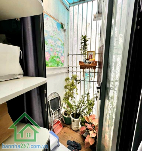 CHỈ 3,9 TỶ – NHÀ MỚI 3 TẦNG PHÚ NHUẬN – HẺM BA GÁC THÔNG – GẦN THÍCH QUẢNG ĐỨC – Ở NGAY!    Vị trí: Trung tâm Phú Nhuận, hẻm ba gác sạch đẹp, thông thoáng,  sạch đẹp, di chuyển dễ dàng. 2PN – 3WC, có sân để xe riêng.