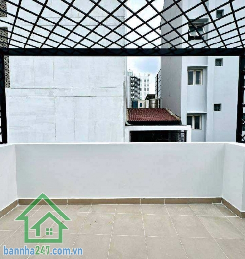 CHỈ 4,5 TỶ – NHÀ 4 TẦNG MỚI Ở NGAY – FULL NỘI THẤT – HẺM THÔNG – PHÚ NHUẬN HIẾM CÓ! Kết cấu: Trệt + 2 lầu + sân thượng, 2PN khép kín – 3WC – PK – bếp – sân thượng. 