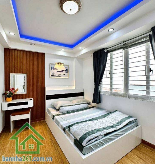 CHỈ 4,5 TỶ – NHÀ 4 TẦNG MỚI Ở NGAY – FULL NỘI THẤT – HẺM THÔNG – PHÚ NHUẬN HIẾM CÓ! Kết cấu: Trệt + 2 lầu + sân thượng, 2PN khép kín – 3WC – PK – bếp – sân thượng. 