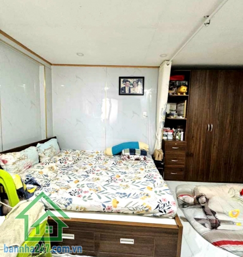 CHỈ 3,9 TỶ – NHÀ MỚI 3 TẦNG PHÚ NHUẬN – HẺM BA GÁC THÔNG – GẦN THÍCH QUẢNG ĐỨC – Ở NGAY!    Vị trí: Trung tâm Phú Nhuận, hẻm ba gác sạch đẹp, thông thoáng,  sạch đẹp, di chuyển dễ dàng. 2PN – 3WC, có sân để xe riêng.