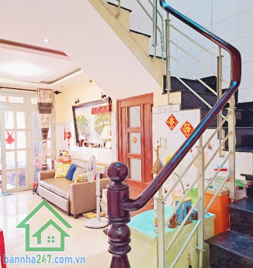 KHU ĐẦM SEN - THÁI PHIÊN - Q11 - 50M² - 3 TẦNG - HẺM 6M THÔNG - CHỈ 10.8 TỶ DT: 3.6 x 14m, nhà kiên cố 3 tầng, 3PN, 3WC, sân thượng rộng. Hẻm 6m thông, cách mặt tiền vài bước.