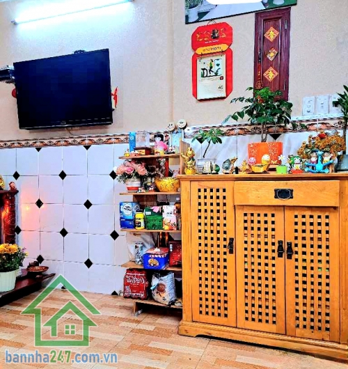 CHỈ 7,3 TỶ – TRUNG TÂM QUẬN 11 – NGUYỄN THỊ NHỎ - HẺM Ô TÔ – SÁT MẶT TIỀN – 4 x 9,2M – 2 TẦNG - 3PN – 2WC Thông tin chi tiết: • Diện tích: 4m x 9,2m (~37m²)