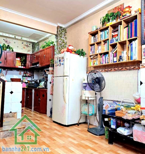 CHỈ 7,3 TỶ – TRUNG TÂM QUẬN 11 – NGUYỄN THỊ NHỎ - HẺM Ô TÔ – SÁT MẶT TIỀN – 4 x 9,2M – 2 TẦNG - 3PN – 2WC Thông tin chi tiết: • Diện tích: 4m x 9,2m (~37m²)