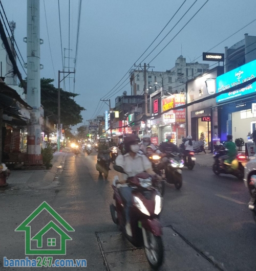 CHỈ 3 TỶ – NHÀ CHÍNH CHỦ – HXH 8M QUAY ĐẦU THOẢI MÁI – 3 TẦNG ĐÚC KIÊN CỐ.  DT: 19m² (ngang 1.3m dài 7.9m, nở hậu 3.03m) 1 trệt 2 lầu – 2PN – 2WC – phòng khách rộng – bếp thoáng.