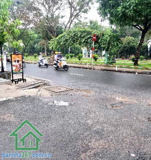 CHỈ 6,2 TỶ – NHÀ 2 MẶT TIỀN – HXH KÊNH NƯỚC ĐEN – DT 77,74/85M² – BÌNH TÂN - 3PN, 2WC  DT: 66/85m² Kết cấu: 1 trệt 1 lầu – gồm 3PN, 2WC, bếp, phòng khách - Hẻm xe hơi, vị trí cực đẹp – cách mặt tiền vài bước chân Nhà 2 mặt tiền, đang cho thuê 10 triệu/thá