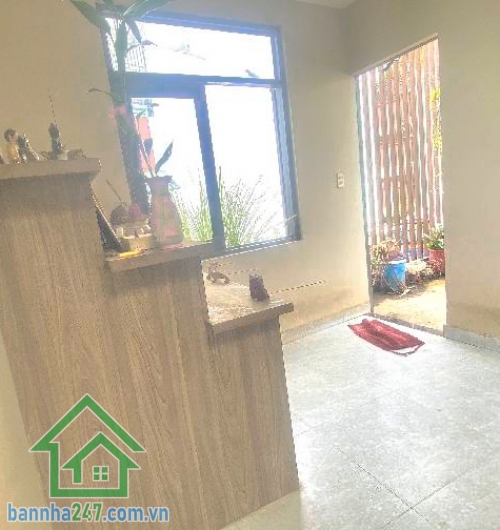 NHỈNH 7 TỶ – NHÀ 3 TẦNG HỒNG LẠC, TÂN BÌNH – HẺM XE HƠI, 20M RA MẶT TIỀN * Diện tích: 51m2 (6x9m), sổ vuông A4 * Kết cấu: 3 tầng, hiện trạng chia 2 căn riêng.
