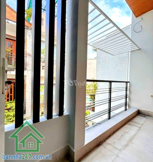 CHỈ 4,35 TỶ - NHÀ MỚI Ở NGAY – HẺM 3 GÁC – CÁCH VÀI CĂN RA MẶT TIỀN – KHU LÊ VĂN QUỚI – NGÃ TƯ 4 XÃ DT: 25m² (DTSD 80m²) – Kết cấu 1 trệt, 1 lửng, 2 lầu – 2PN - 3WC, ban công. 